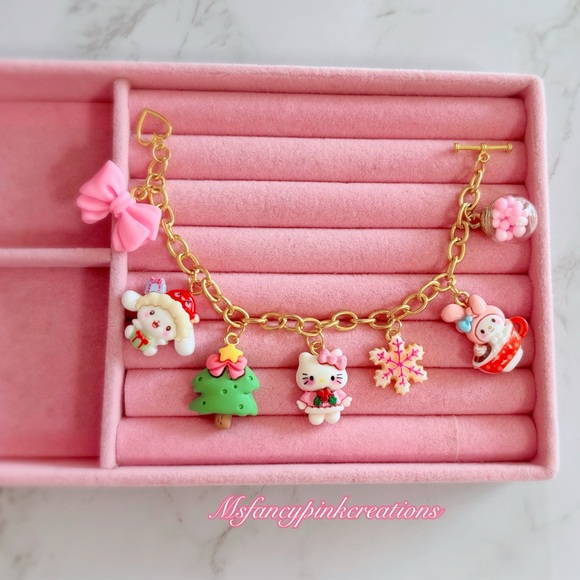 A Hello Kitty Christmas Gold Plated Charm Bracelet - Picture 1 of 2